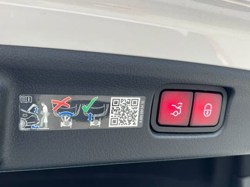 Used 2024 Mercedes-Benz C 43 AMG 4MATIC Sedan image 41