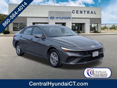 Certified 2024 Hyundai Elantra SE FWD image 1