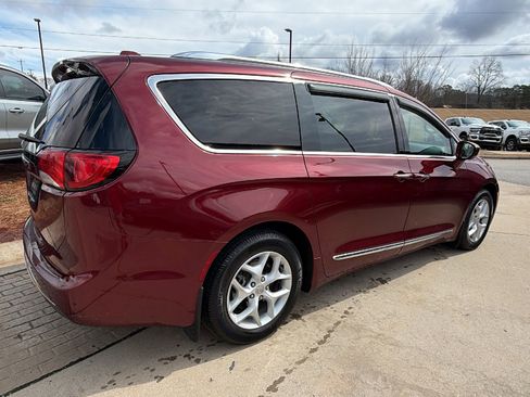 Used 2018 Chrysler Pacifica Touring-L w/ Tire & Wheel Group image 8