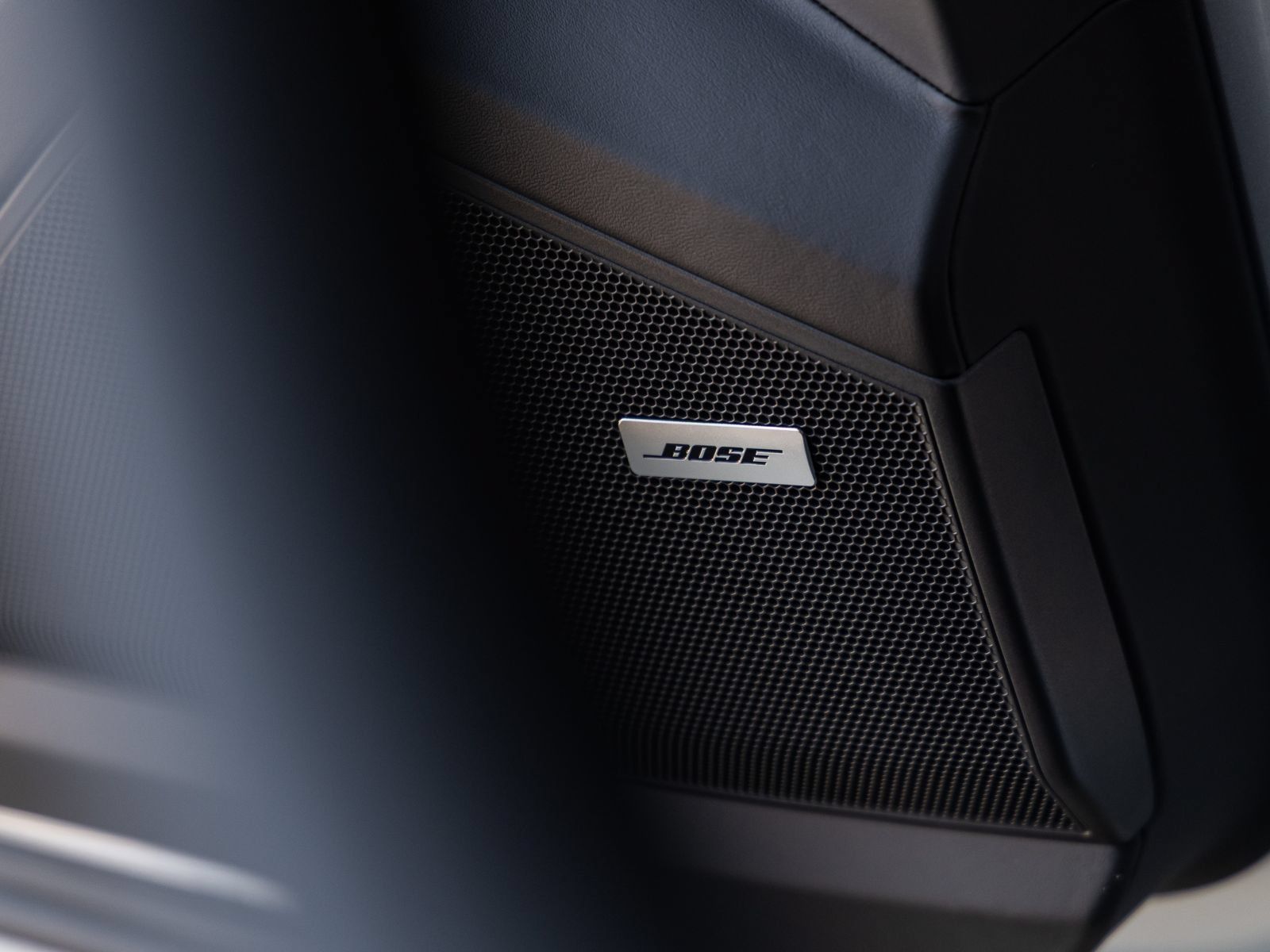 Certified 2025 Porsche Cayenne E-Hybrid Coupe AWD/4WD image 22