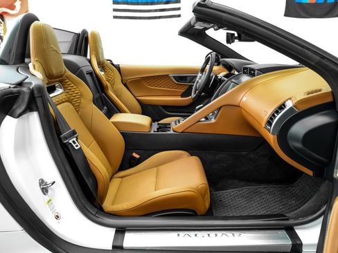 Used 2024 Jaguar F-TYPE R-Dynamic RWD image 32