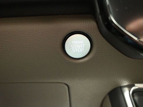 New 2026 Kia Carnival EX FWD image 25