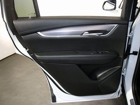 Used 2023 Cadillac XT6 Luxury image 28