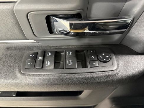 Used 2022 RAM 1500 Classic SLT w/ Electronics Convenience Group image 8