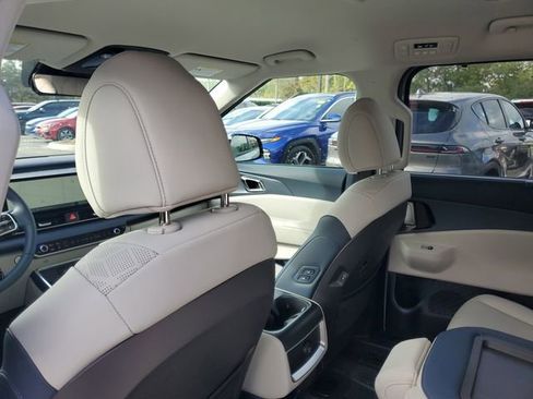 New 2026 Kia Carnival EX FWD image 25