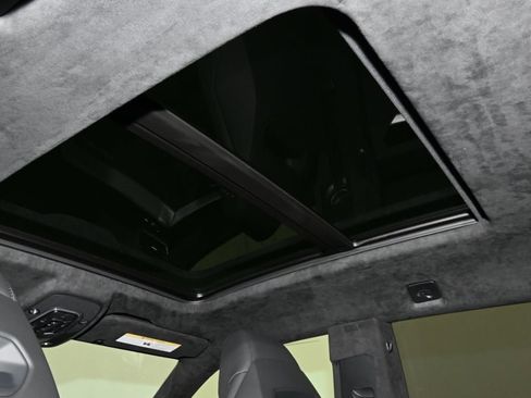 Used 2022 Lamborghini Urus image 14