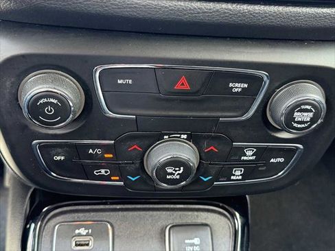 Certified 2021 Jeep Compass Latitude w/ Sun and Sound Group FWD image 28