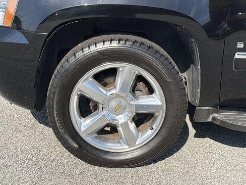Used 2012 Chevrolet Suburban LTZ RWD image 10