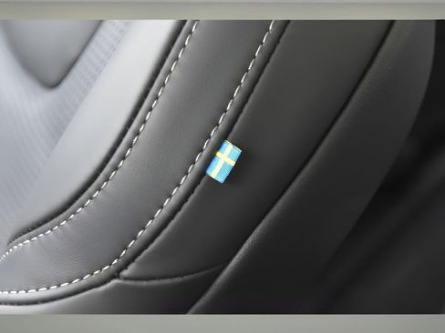 Certified 2025 Volvo XC60 B5 Ultra w/ Protection Package Premier image 39