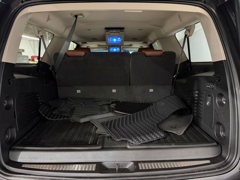 Used 2018 Cadillac Escalade ESV Premium Luxury AWD/4WD image 21