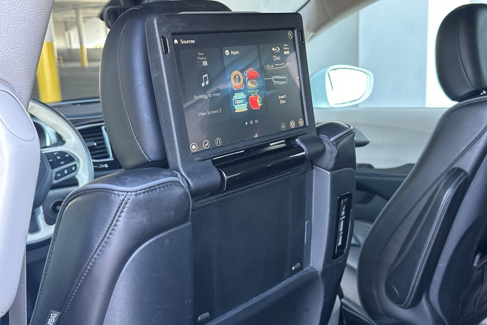 Used 2019 Chrysler Pacifica Limited w/ Advanced Safetytec Group FWD image 14