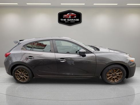 Used 2017 MAZDA MAZDA3 Sport image 9