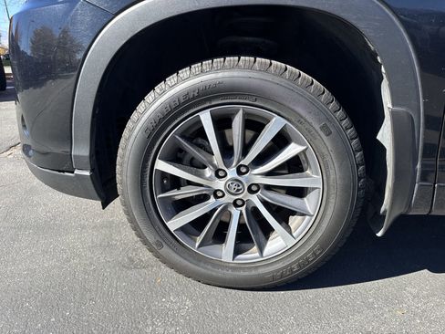 Used 2018 Toyota Highlander XLE image 15