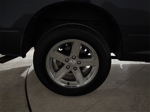 Used 2017 RAM 1500 Express image 30