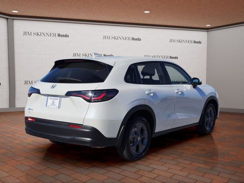 New 2026 Honda HR-V LX image 8