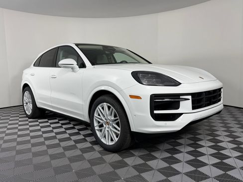 Certified 2026 Porsche Cayenne Coupe AWD/4WD image 7