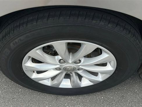 Used 2019 Chrysler Pacifica Touring-L FWD image 19