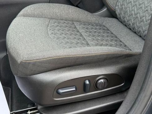 Used 2023 Chevrolet Equinox LT image 23