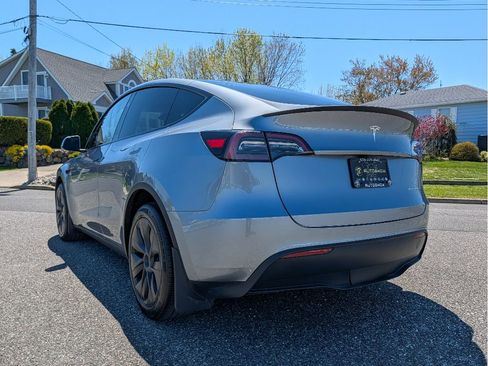 Used 2024 Tesla Model Y Long Range AWD/4WD image 8