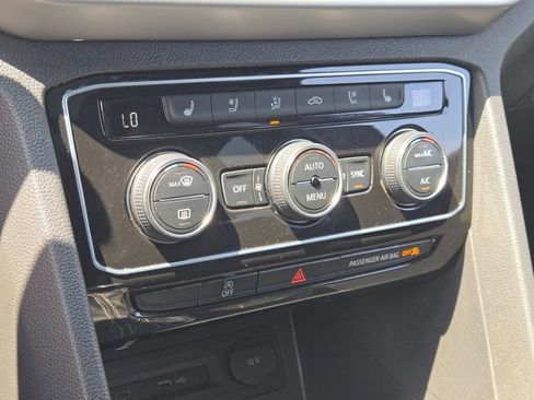 Used 2021 Volkswagen Atlas Cross Sport SEL Premium image 32