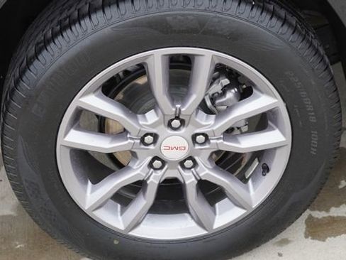 Used 2024 GMC Terrain SLT image 11