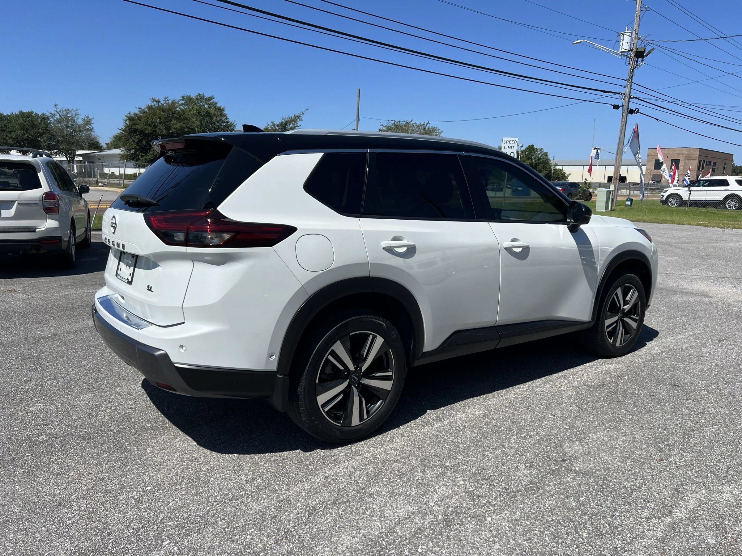 Used 2024 Nissan Rogue SL w/ SL Premium Package FWD image 5