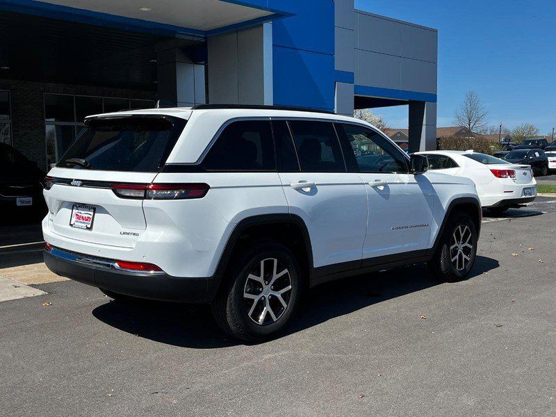 Used 2024 Jeep Grand Cherokee Limited AWD/4WD image 3