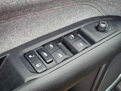 Used 2024 Jeep Compass Latitude AWD/4WD image 10