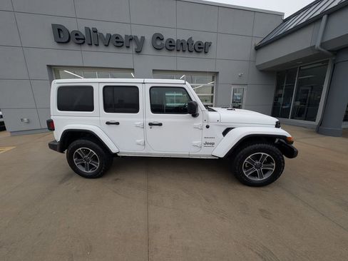 Used 2023 Jeep Wrangler Sahara image 4
