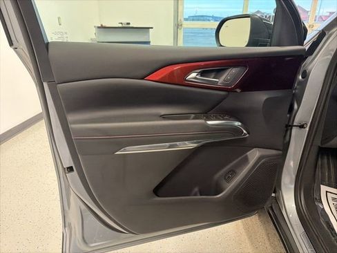 Used 2025 Chevrolet Traverse Z71 image 44