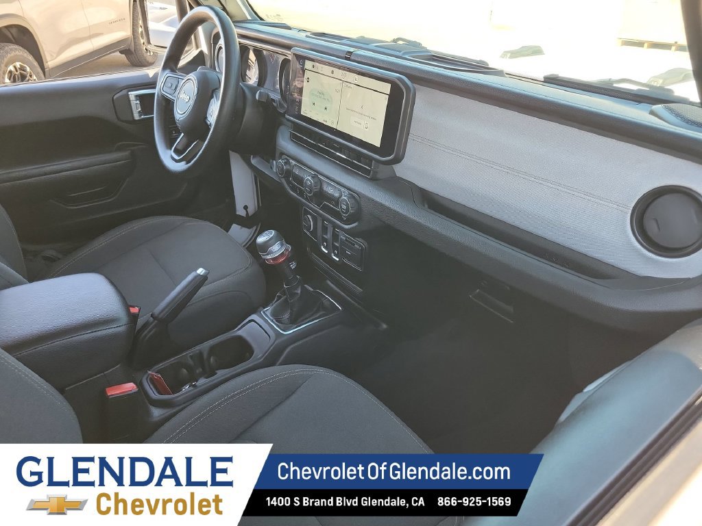 Used 2025 Jeep Wrangler Sport AWD/4WD image 15