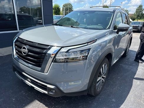 Used 2022 Nissan Pathfinder Platinum w/ Cargo Package AWD/4WD image 2