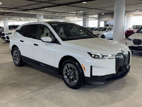 Used 2023 BMW iX xDrive50 AWD/4WD image 1