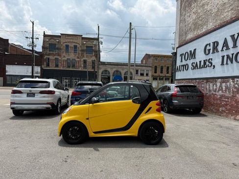 Used 2013 smart fortwo passion RWD image 5