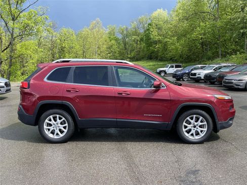 Used 2016 Jeep Cherokee Latitude w/ Comfort/Convenience Group AWD/4WD image 6