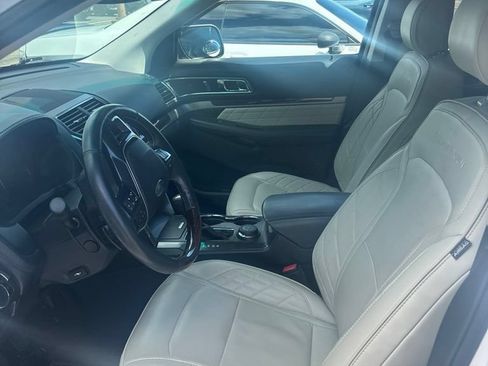 Used 2017 Ford Explorer Platinum AWD/4WD image 4