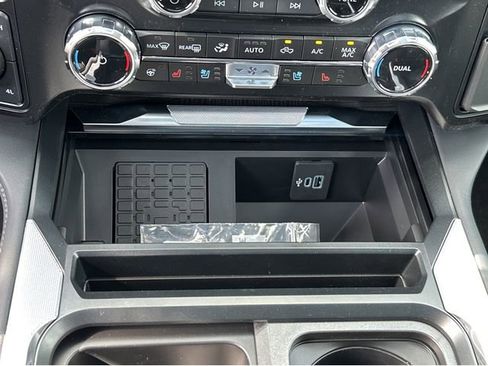 New 2025 Ford F250 Platinum image 30