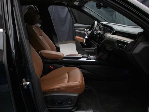 Used 2022 Audi e-tron Premium Plus w/ Premium Plus Package image 16