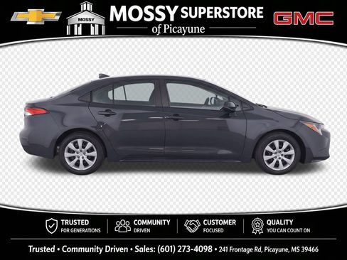 Used 2025 Toyota Corolla LE FWD image 9