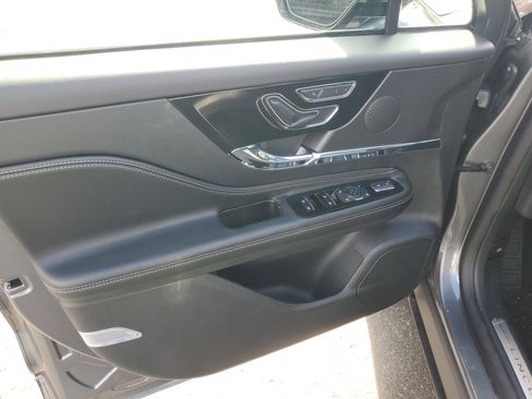 New 2026 Lincoln Corsair Premiere image 8