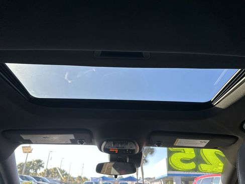 Certified 2025 Chevrolet Trax RS w/ Sunroof Package image 19