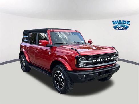 Used 2024 Ford Bronco Outer Banks image 3