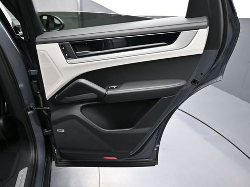 New 2026 Porsche Cayenne Coupe AWD/4WD image 25