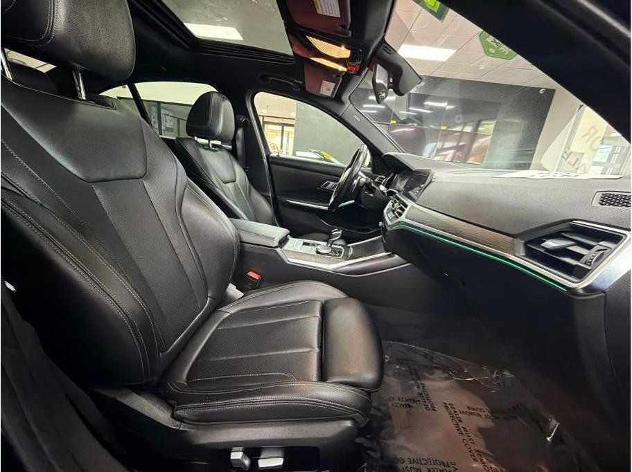 Used 2022 BMW 330i Sedan w/ M Sport Package RWD image 15