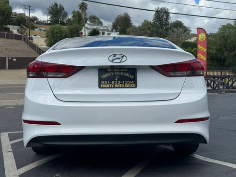 Used 2017 Hyundai Elantra SE FWD image 5
