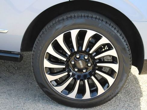 Used 2024 Lincoln Navigator Black Label AWD/4WD image 7