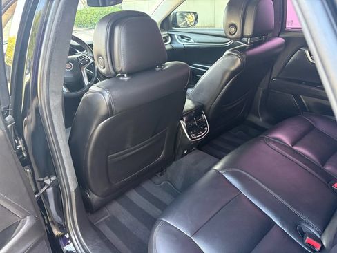 Used 2013 Cadillac XTS w/ Rear Seat Comfort Package FWD image 24