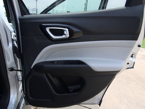 Used 2025 Jeep Compass Limited AWD/4WD image 39
