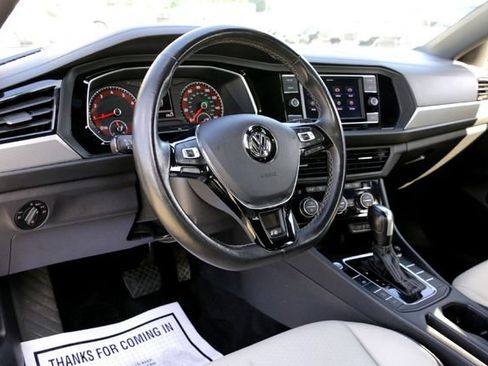 Used 2020 Volkswagen Jetta R-Line w/ R-Line Cold Weather Package FWD image 9