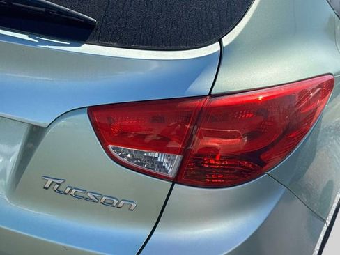 Used 2010 Hyundai Tucson GLS FWD image 13